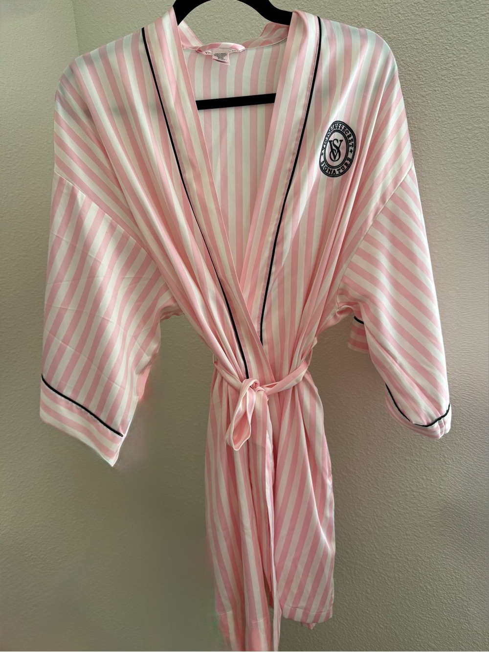 Victoria's Secret Signature Satin Short Piped Robe XS-S